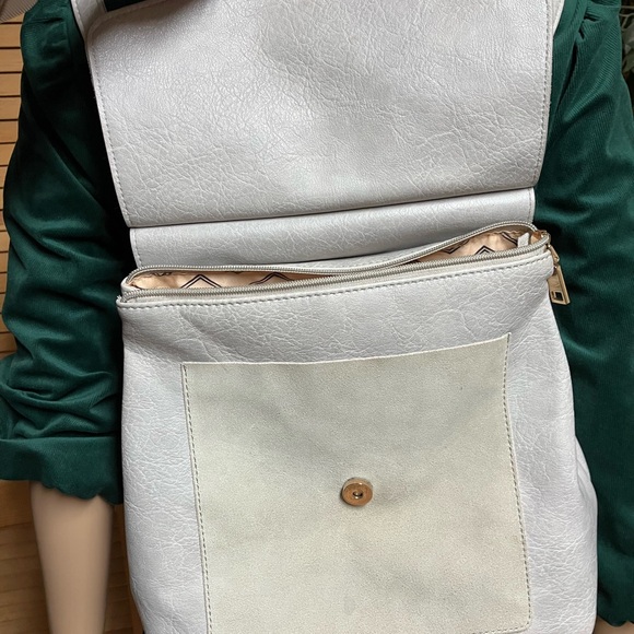 Moda? Chic Light Gray Backpack - Picture 5 of 15